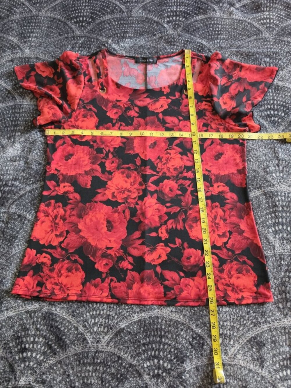 Adele & May Red/Black Floral Scoop Neck Short Sleeve Grommet Top Size M - Picture 4 of 5